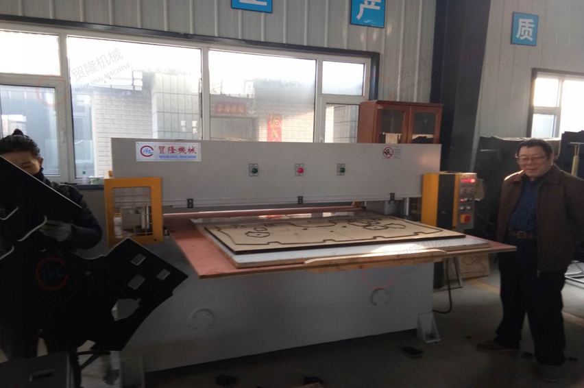 汽车后备箱隔音垫裁断机 汽车后备箱隔音垫裁断机