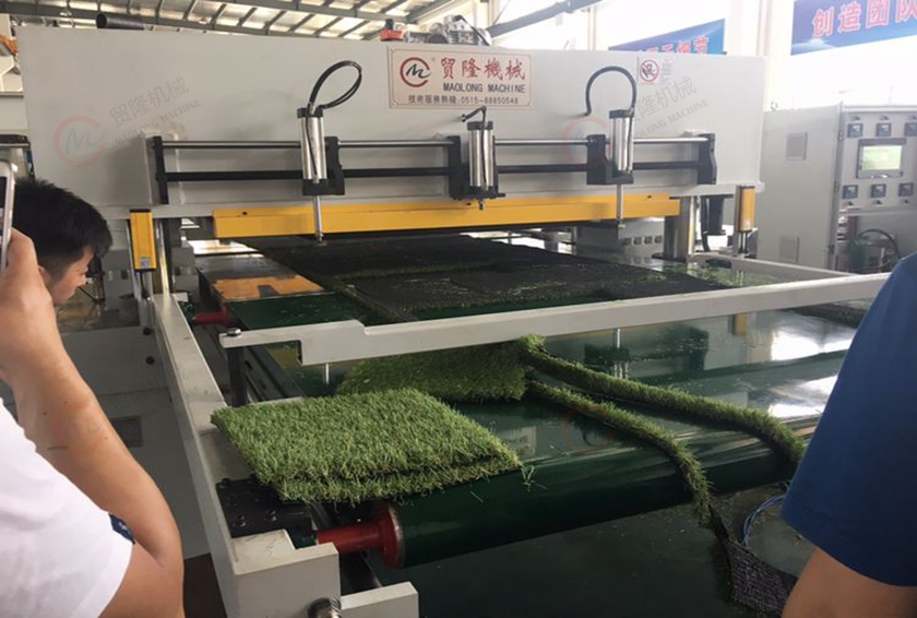 全自动仿真草坪地毯裁断机 全自动仿真草坪地毯裁断机