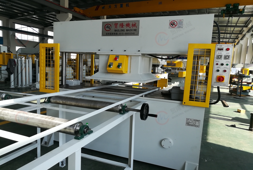 深圳领带移动头裁断机 深圳领带移动头裁断机