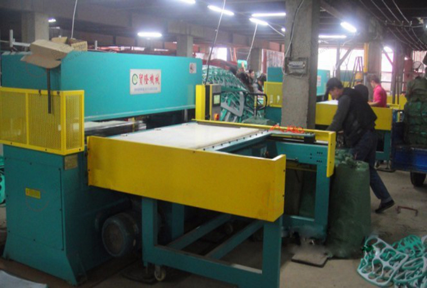 自动送料出料裁断机 自动送料出料裁断机