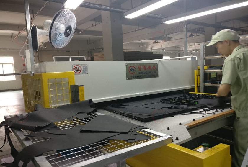 汽车真皮座椅单工位自动送料裁断机 汽车真皮座椅单工位自动送料裁断机