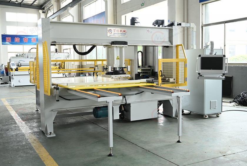 智能数控自动换刀裁断机 智能数控自动换刀裁断机