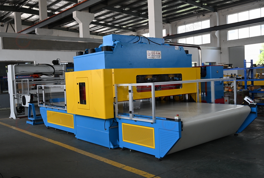 输送带式全自动裁断机 输送带式全自动裁断机