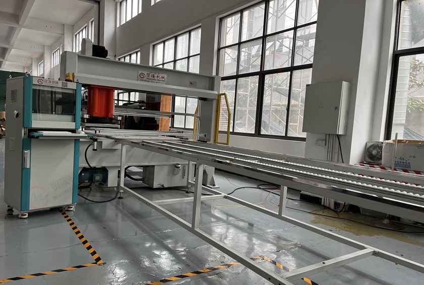 武汉CAD电脑排版智能数控裁断机 武汉CAD电脑排版智能数控裁断机