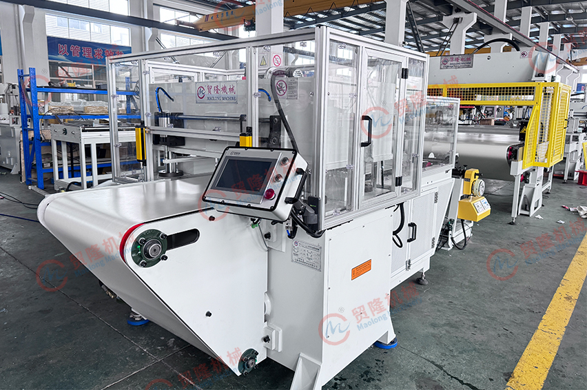 PE膜输送带式液压裁断机 PE膜输送带式液压裁断机