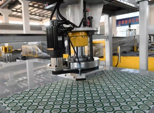 泛亚电竞·(中国)电子竞技平台 全自动CCD成像定位裁断机