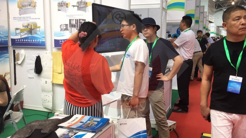 贸隆裁断机 贸隆裁断机